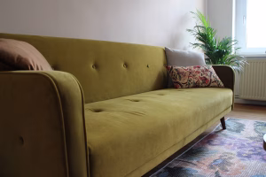 Olivgrüne Couch
